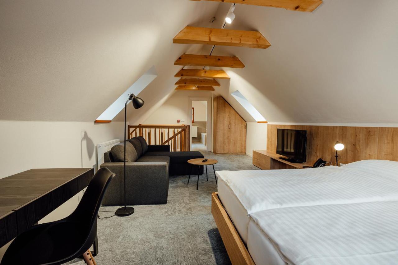 Resla I, Ii, Hotel 3*
