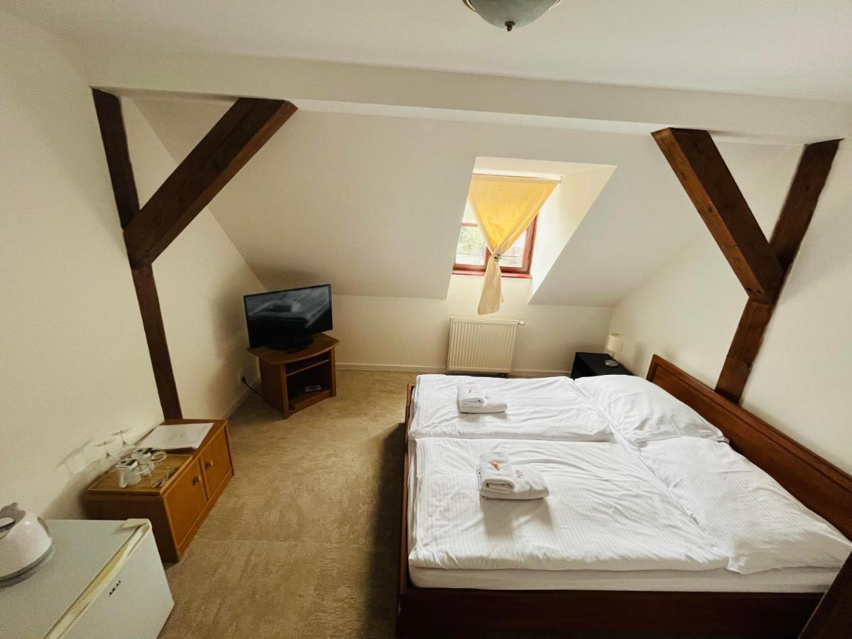 Hotel Resla I, Ii,