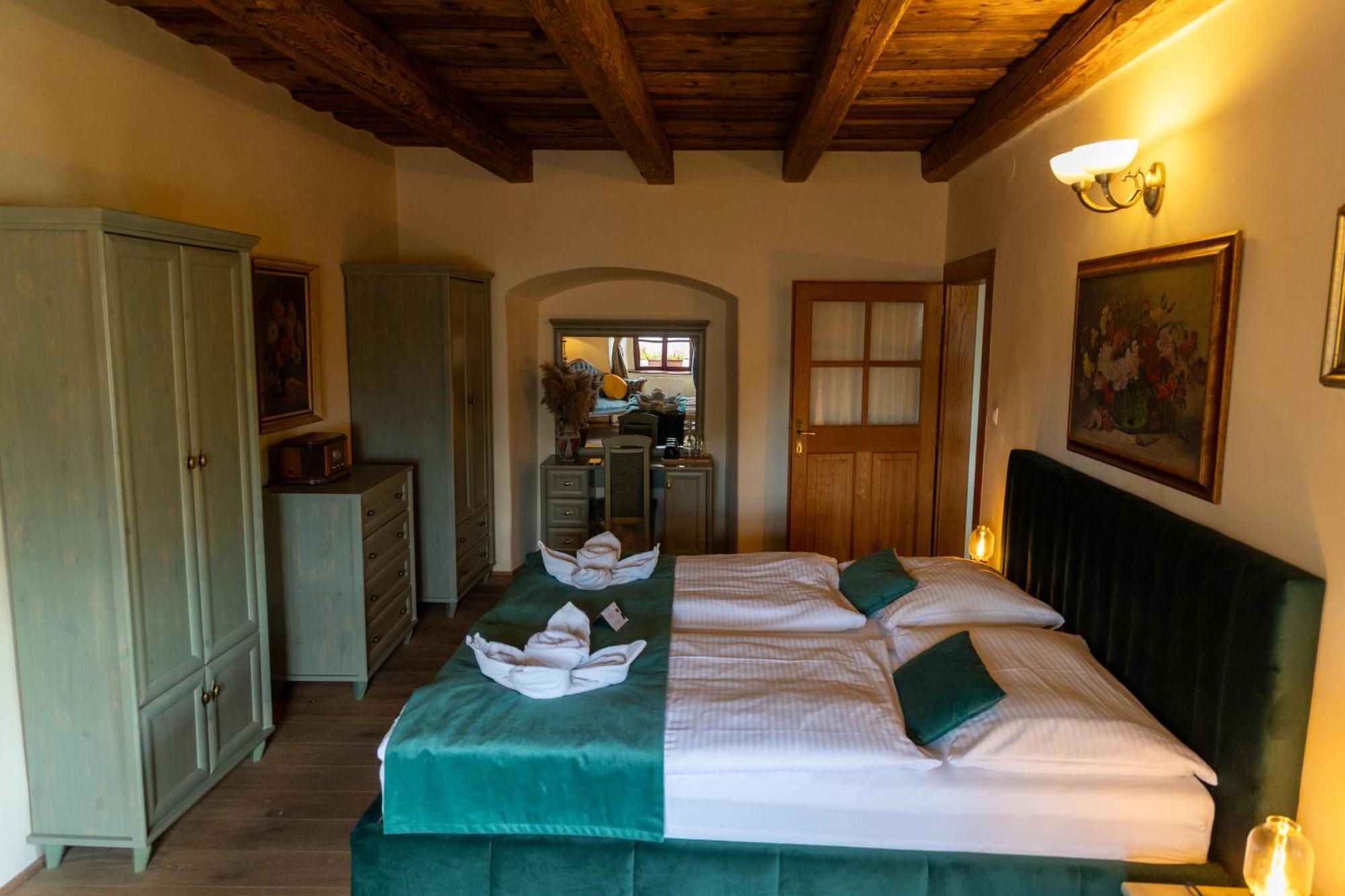 Resla I, Ii, Hotel Banská Štiavnica