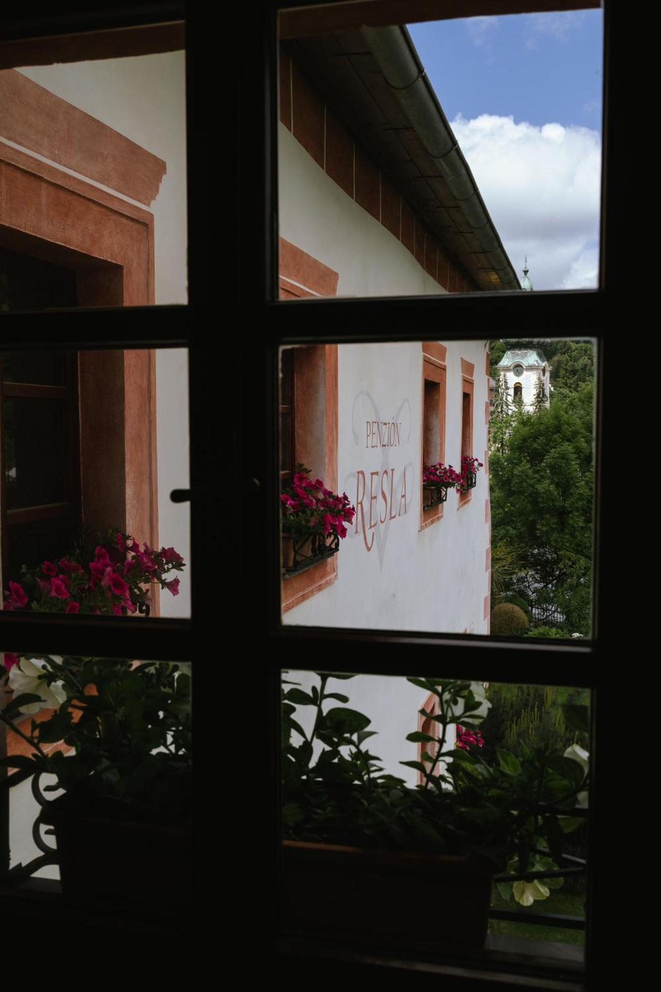 Resla I, Ii, Hotel